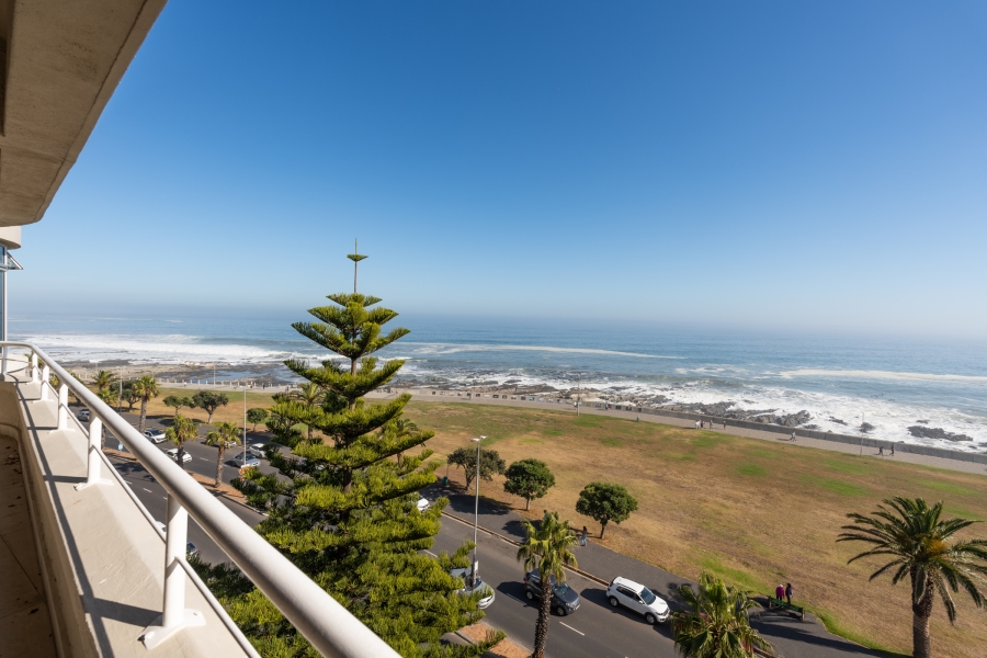 To Let 4 Bedroom Property for Rent in Sea Point Western Cape